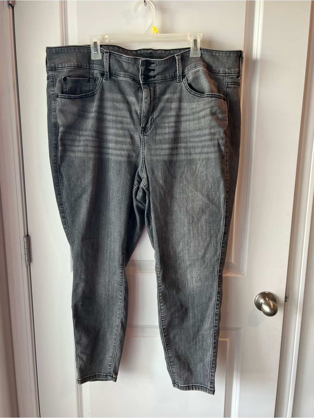 Torrid Grey High-Rise Stretch Jeggings. Size 24